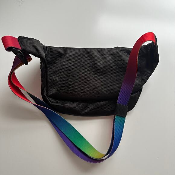 Jansport black‎ double zipper fanny pack with rainbow strap - Picture 4 of 5